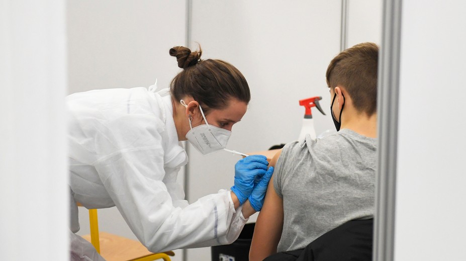 EMA spochybnila možnosť plošného očkovania štvrtou dávkou