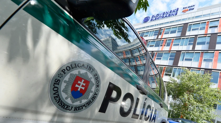 Sekretárka mala lustrovať policajtov, v skutočnosti vraj útvaru aj šéfovala