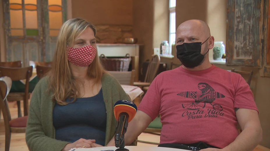 Pandémia koronavírusu im priniesla lásku. Vášniví chalupári sa spoznali cez internet