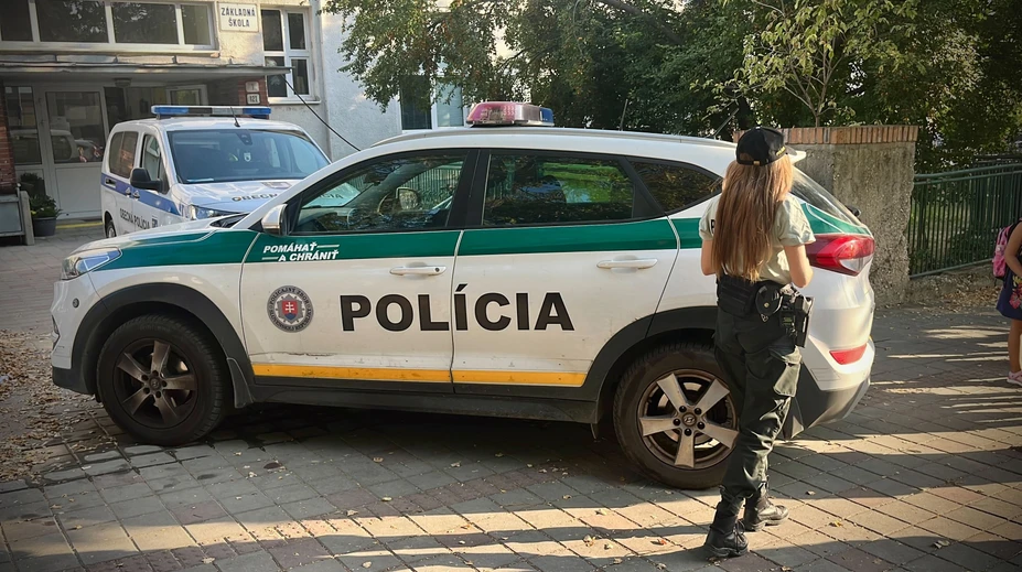 Bombové hrozby boli falošné poplachy. Ide o hybridné aktivity zo zahraničia, tvrdí vláda