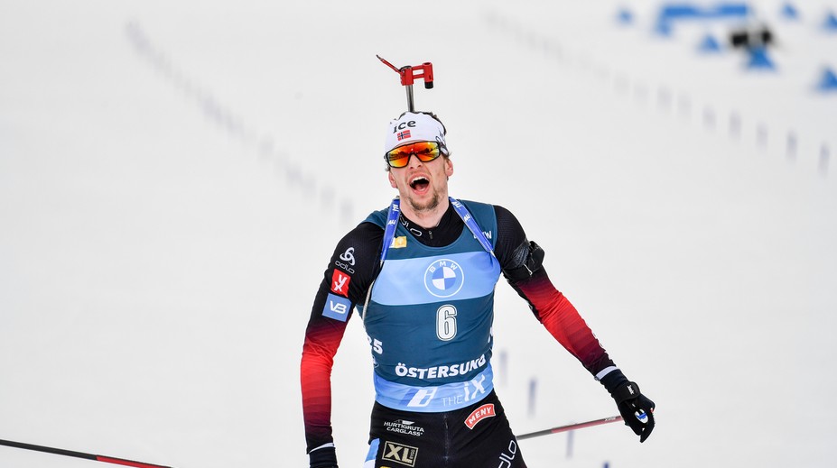 J. T. Bö pokazil v stíhačke poslednú streľbu, jeho zaváhanie využil konkurent Lägreid