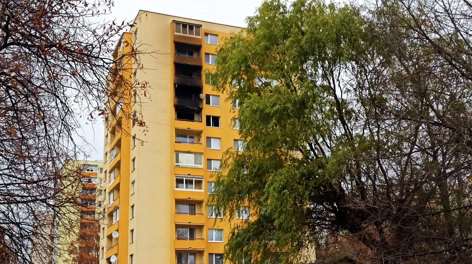 Syn obetí požiaru v Prešove sa plamene snažil uhasiť, rodičom už nedokázal pomôcť