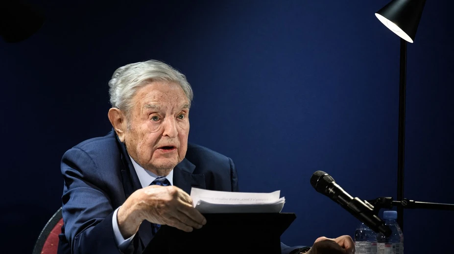 Ako malý sa za majetok hanbil, teraz je jeho správcom. George Soros odovzdal impérium svojmu synovi