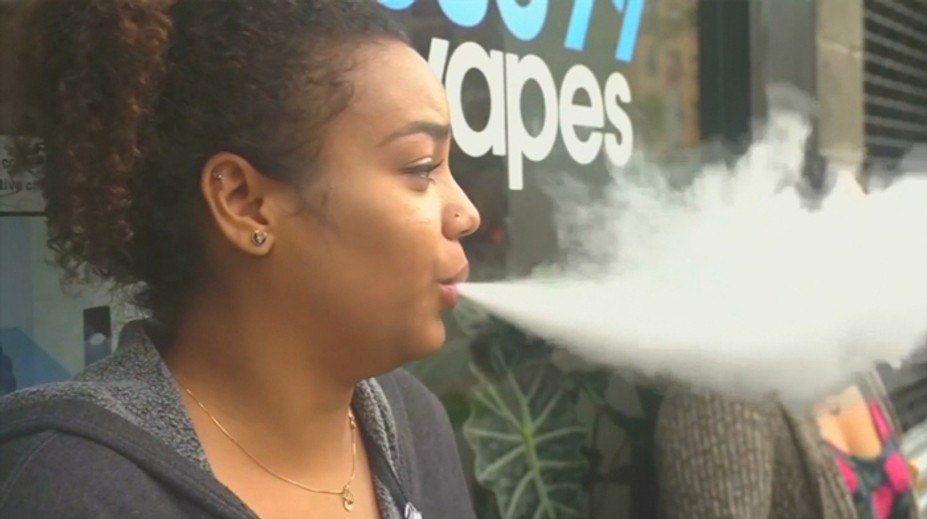 Kanárske ostrovy a Galícia zakazujú fajčenie v snahe znížiť šírenie koronavírusu