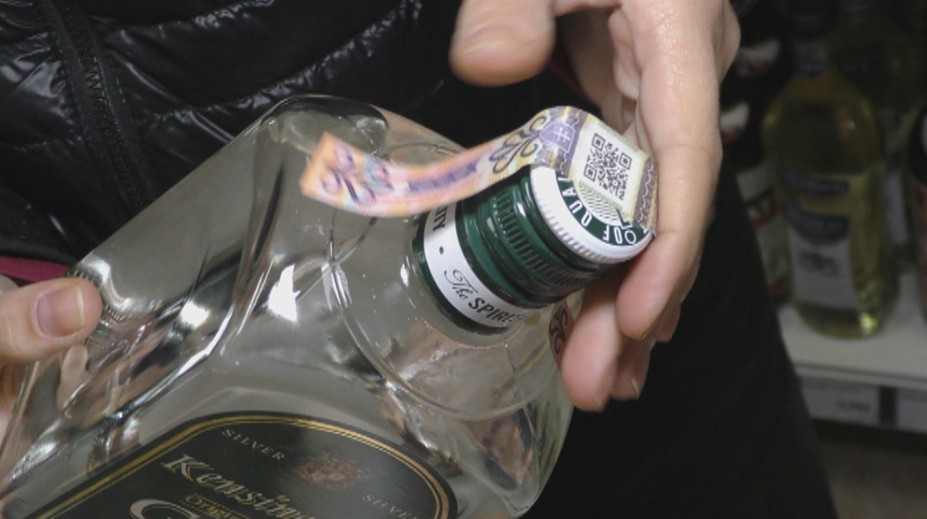 Od januára sa na Slovensku môže predávať alkohol vo fľaši len s novou kontrolnou známkou