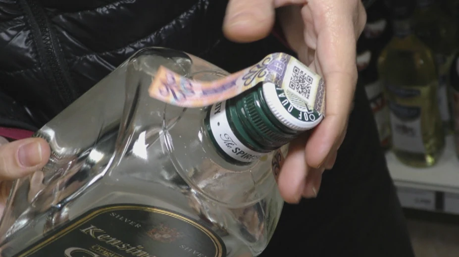 Od januára sa na Slovensku môže predávať alkohol vo fľaši len s novou kontrolnou známkou