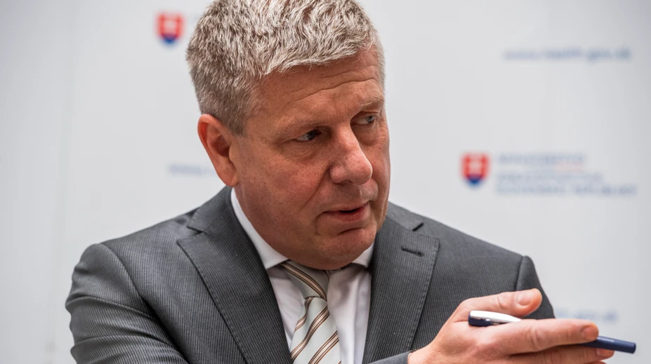 Lengvarský pred odchodom podpísal usmernenie na zmenu pohlavia. Matovič s Majerským zúria