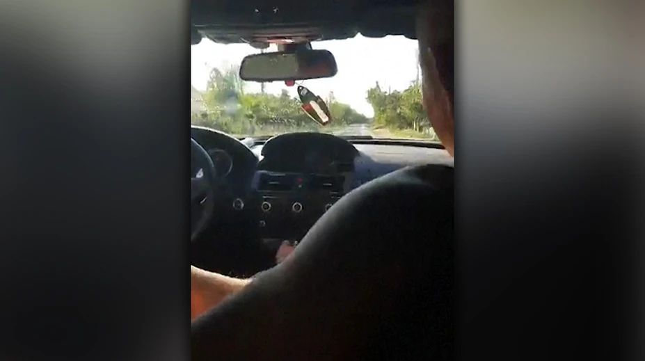 VIDEO: Šialená jazda skončila vletením do záhrady. Zomrelo dieťa i tehotná žena