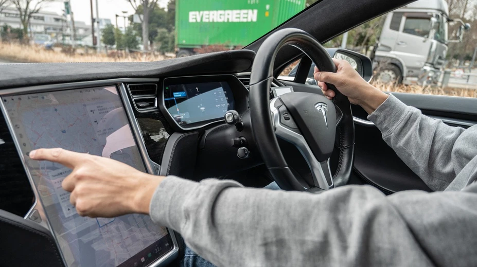 Škandál spoločnosti Tesla. Roky vedome predávala autá s chybnými dielmi, za opravu platili zákazníci