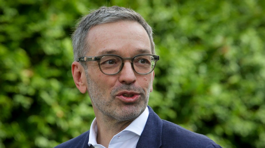Voľby v Rakúsku prvýkrát od svojho vzniku vyhrala krajne pravicová Slobodná strana Rakúska