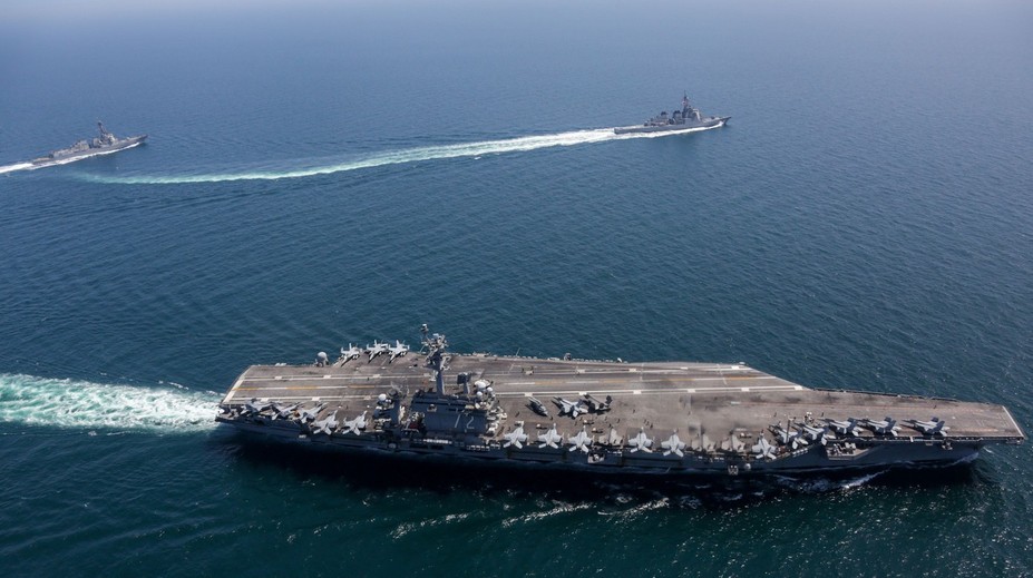 Americká lietadlová loď USS Abraham Lincoln priplávala na Blízky východ