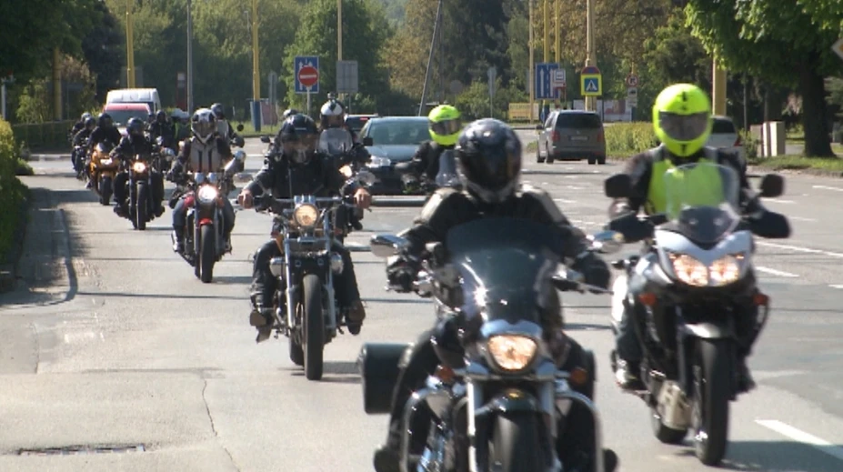 Motorkári ukázali, že majú srdce. Rodinám v núdzi rozdávali darčeky