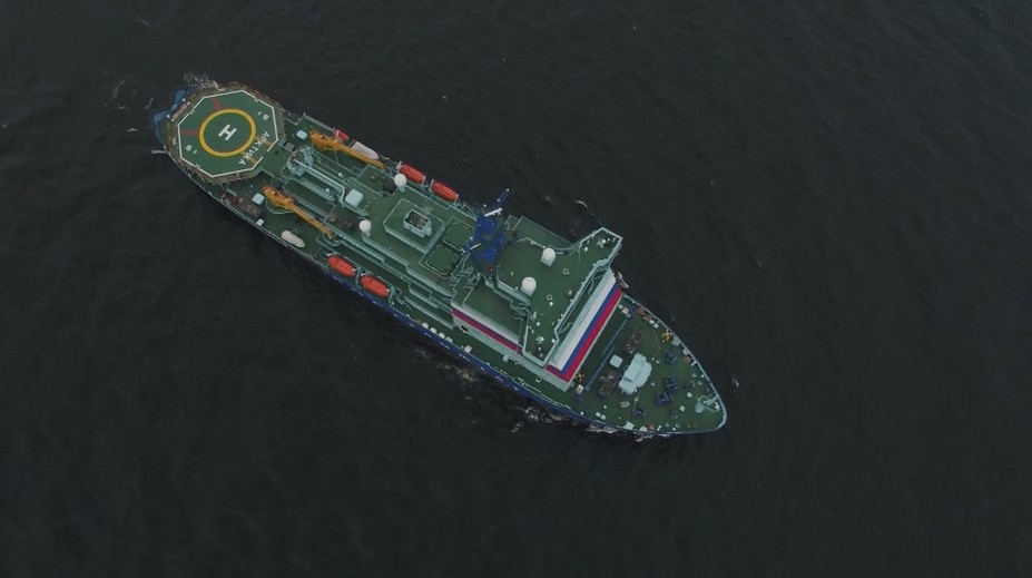 Rusko ukázalo pýchu svojho námorníctva. Ľadoborec Arktika vyplával na testovaciu jazdu