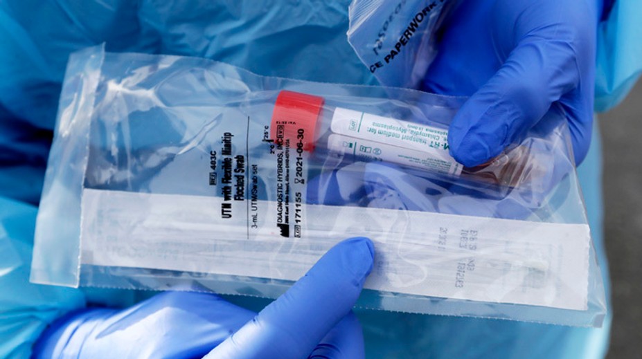 Francúzski vedci zistili, že kombinácia týchto dvoch liekov účinkuje na koronavírus