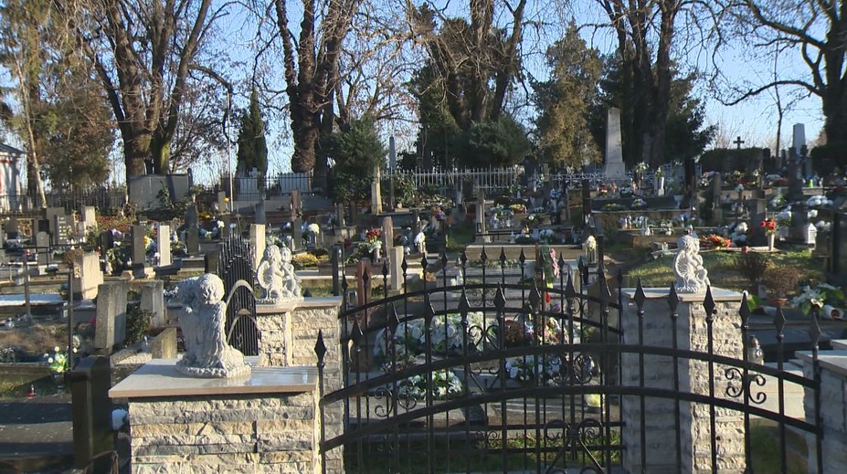 Levice plátajú mestský rozpočet. Ľudia zaplatia za hrobové miesta raz toľko ako doteraz