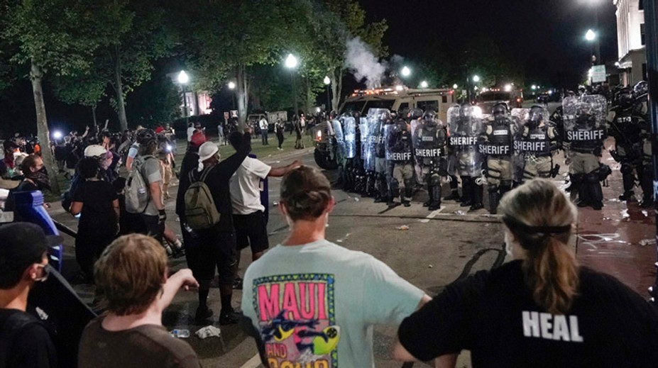 Do Wisconsinu povolali Národnú gardu, policajti tu postrelili Afroameričana