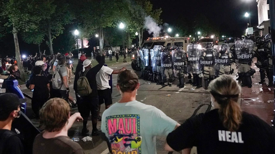 Do Wisconsinu povolali Národnú gardu, policajti tu postrelili Afroameričana