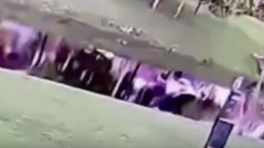 VIDEO: Bezcitná matka hodila postihnutého chlapca do kanála. Druhý pokus bol fatálny