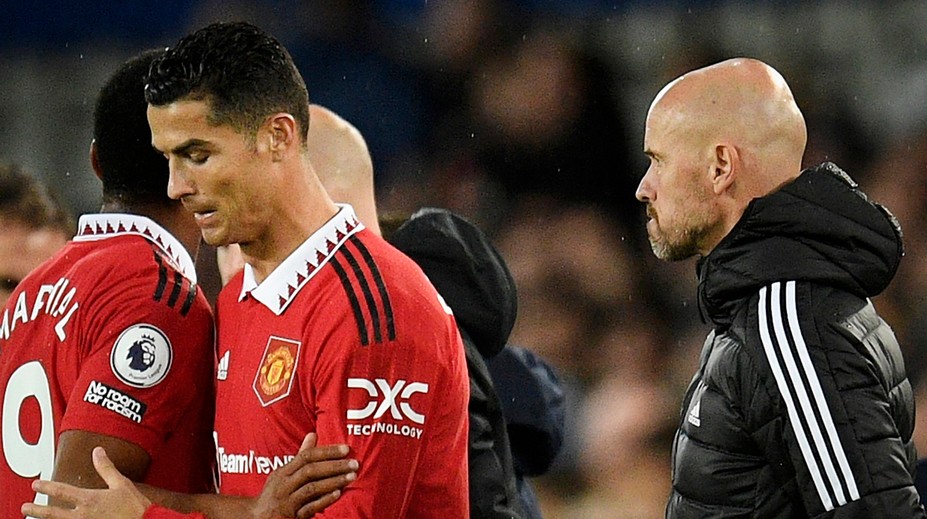 Každý má právo na názor, no on je ďaleko od diania v Manchestri. Tréner United reaguje na Ronaldovu kritiku