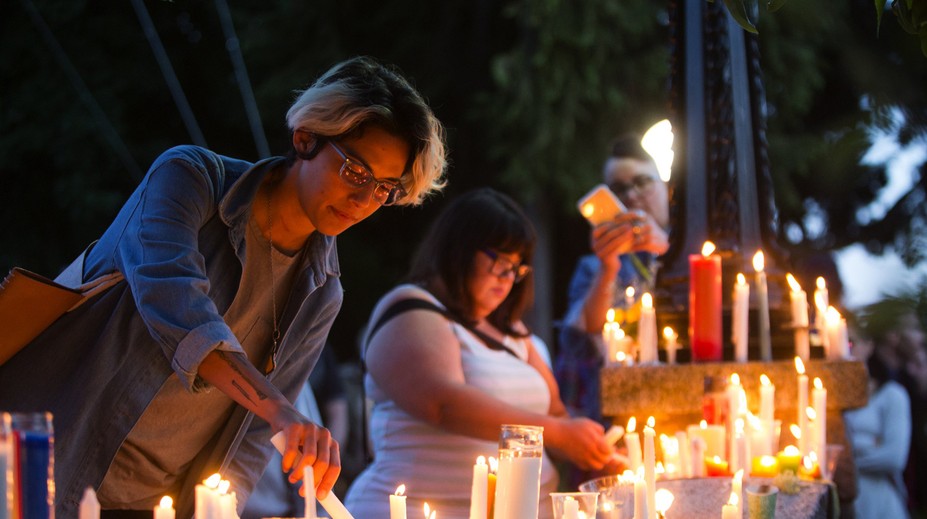 „Päťdesiat zvrhlíkov zabitých v bare!“ Takto o útoku informovali turecké noviny blízke Erdoganovi.