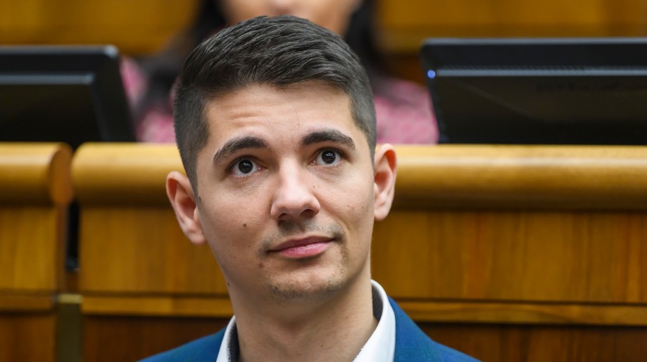 E. Kaliňák tvrdí, že požiadal, aby tajná služba preverila účty novinárov. Takto zareagovali v koalícii