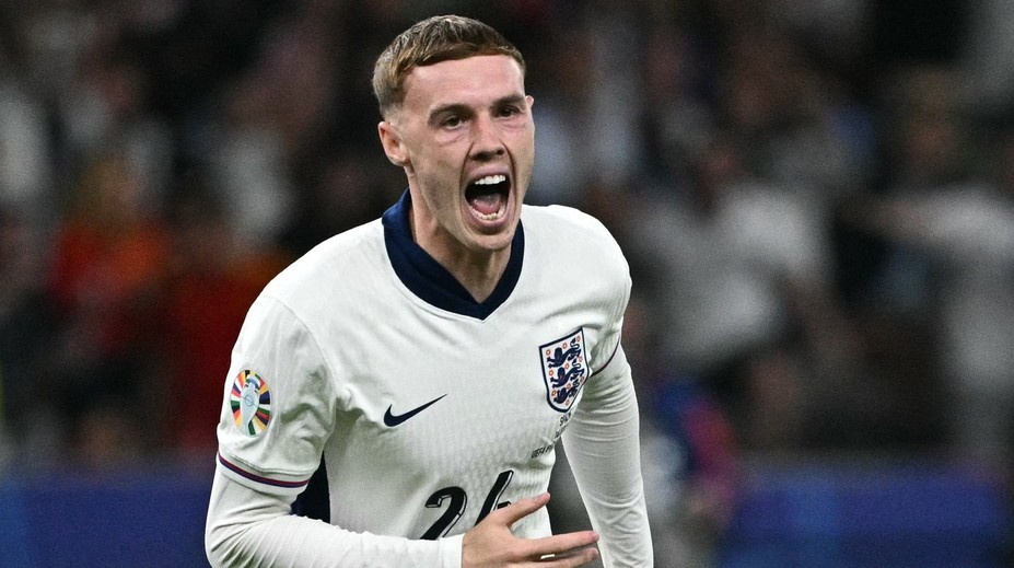 Na Eure ani raz nenastúpil v základnej zostave. Tri mesiace po ňom sa stal anglickým futbalistom roka