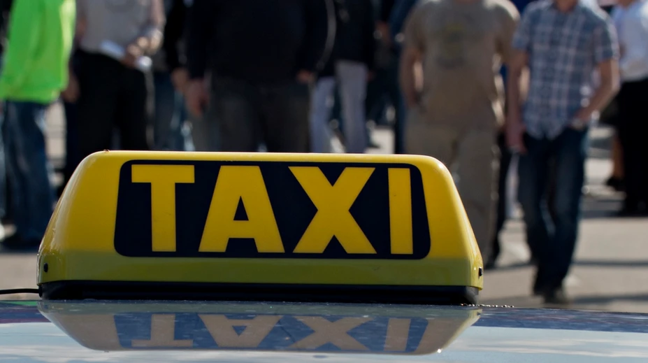 Nitrianski policajti odhalili zdrogovaného taxikára. Drogy mal aj v aute