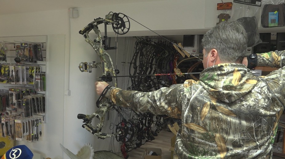 Útočník v Nórsku zabíjal lukom. Používať ho nie je také jednoduché