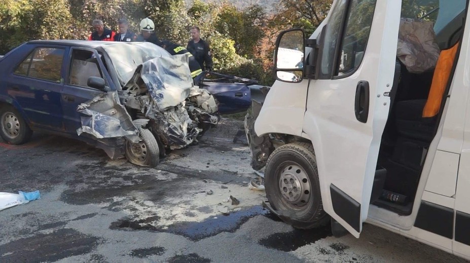 Tragická nehoda pri Rožňave. Auto skončilo pod kolesami dodávky, vodič neprežil