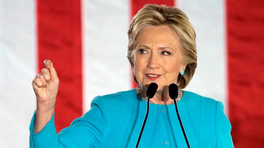 Clintonová hlási návrat: Som pripravená vyjsť z lesa