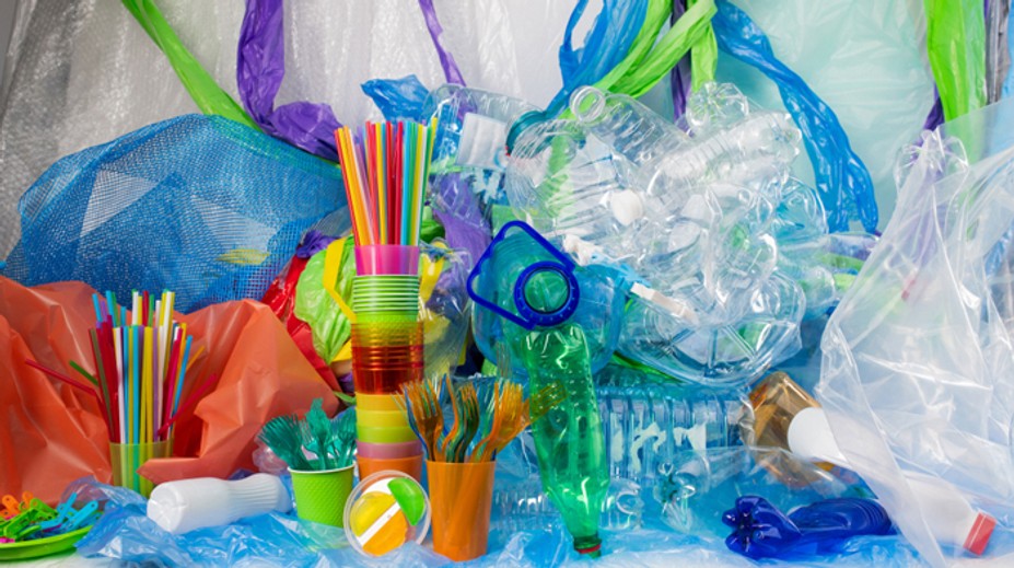 Obchodníci už nemôžu kupovať týchto deväť jednorazových plastových výrobkov