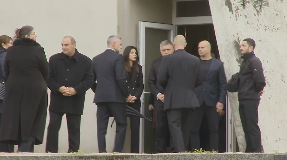 Pochovali Miroslava Bödöra. Na pohreb prišiel Fico aj Gašpar