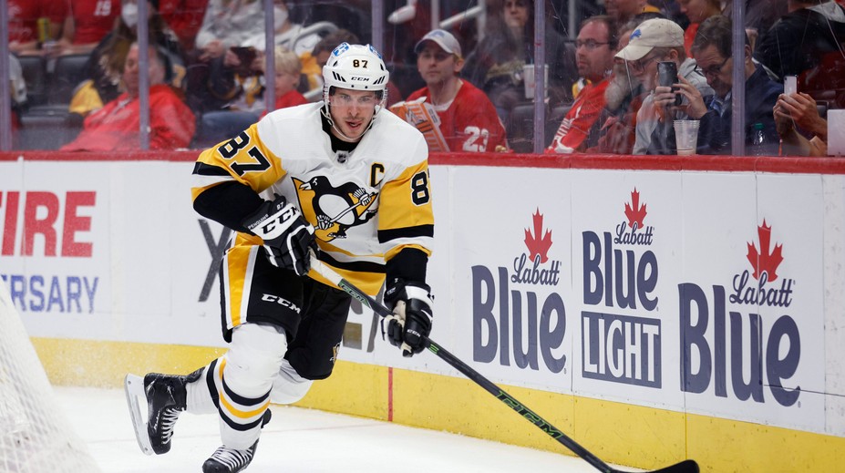 Legendárny kapitán sa nikam nechystá. Crosby predĺžil zmluvu s Pittsburghom, generálny manažér žiaril spokojnosťou