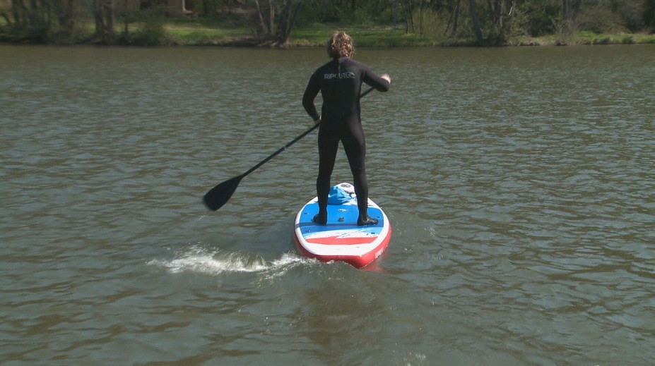 Rekreačné oblasti pomaly ožívajú, už aj na vode sme našli prvého odvážlivca