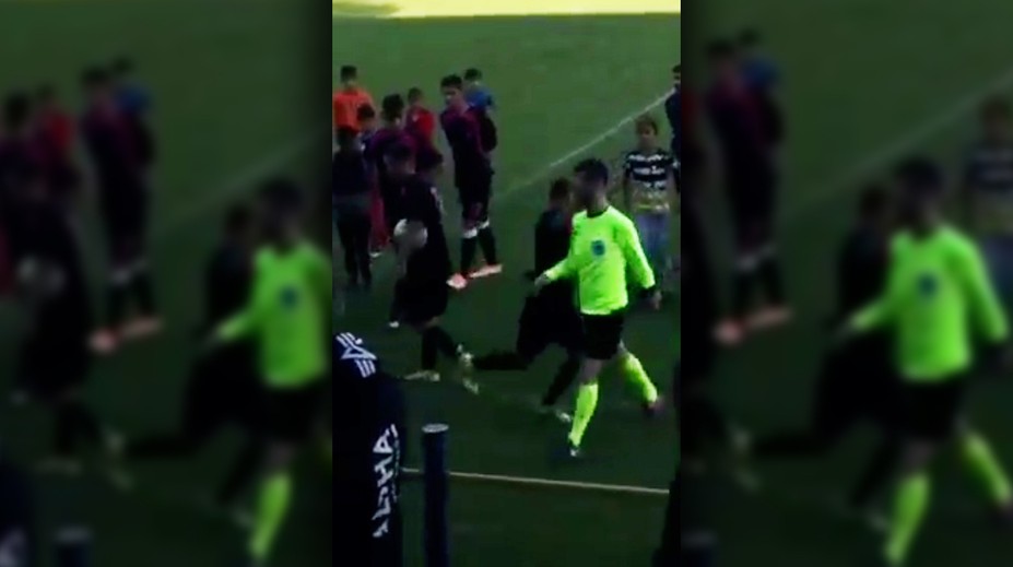 VIDEO: Neuveriteľná brutalita na východe Slovenska. Iba 15-ročný tínedžer päsťou napadol rozhodcu