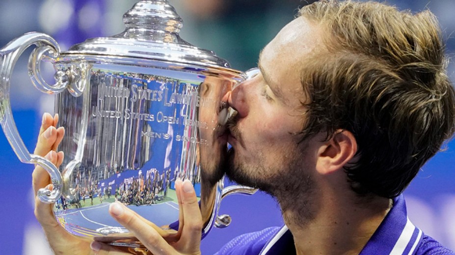 Finále US-Open ovládol ruský tenista, Medvedev prekazil Djokovičovi kalendárny Grand Slam