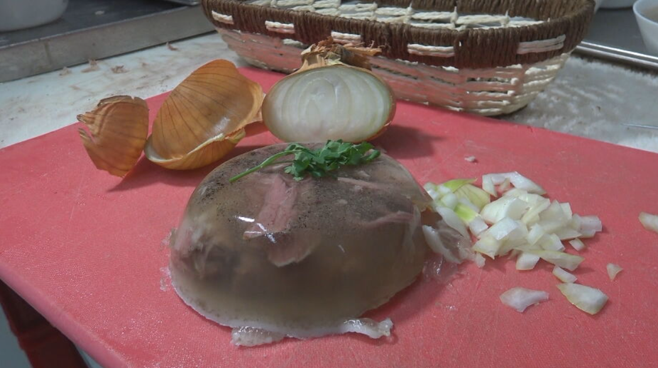 V Poľsku zabíjala huspenina. Lekár a mäsiar radia, na čo nezabudnúť pri jej spracovaní i skladovaní