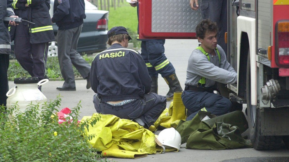 Otrávení a poleptaní: Únik jedovatej látky z českej chemičky si vyžiadal jednu obeť a 15 zranených