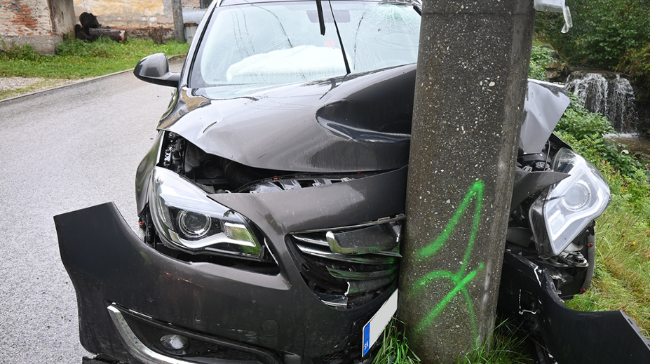Vypil si a sadol za volant. Na mol opitého muža zastavil betónový stĺp