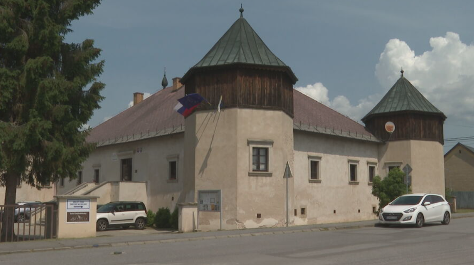 Celé Šarišské Michaľany sú v šoku. Obecnej účtovníčke sa podaril zločin ako z filmu