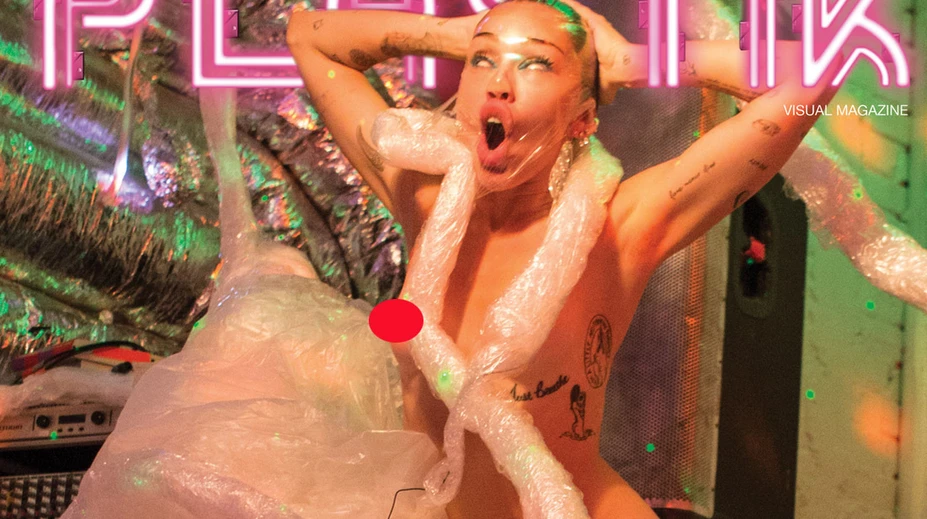 Že sa nedá zájsť ešte ďalej? Nahá Miley na najnechutnejších fotkách kariéry