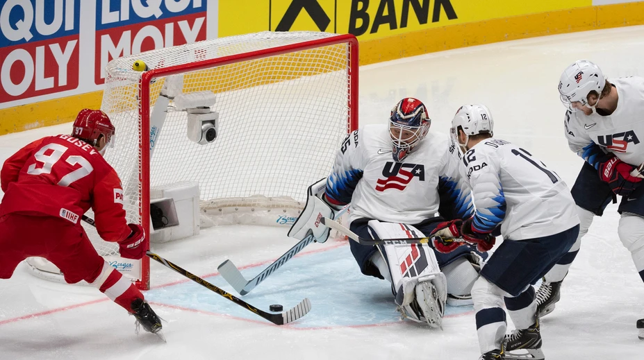 Rusi postúpili do semifinále, USA ich v divácky atraktívnom štvrťfinále potrápili