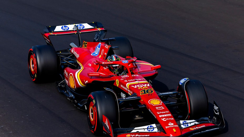 Verstappen skončil na tréningu pred VC Singapuru mimo elitnej trojky. Najrýchlejší čas mal Leclerc