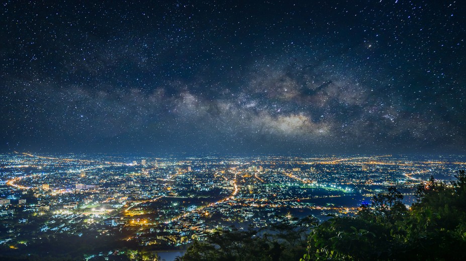 FOTO: Ako by vyzerali nočné panorámy svetových metropol bez svetelného smogu