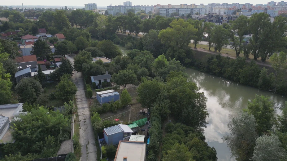 Bratislavská časovaná bomba. Chemické látky zo skládky prenikli do podzemia, niektorí zákaz pitia vody nerešpektujú