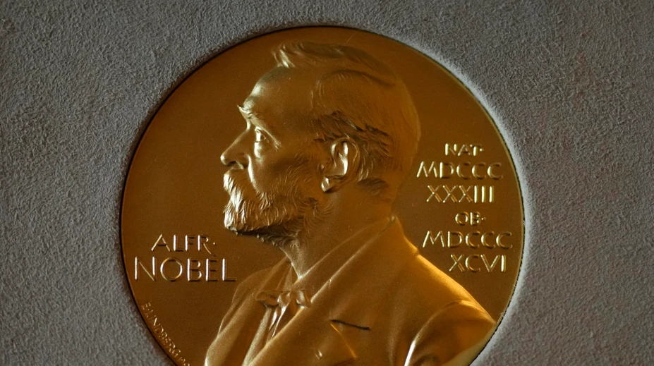 Nobelovu cenu za chémiu získali vedci za výskum týkajúci sa bielkovín