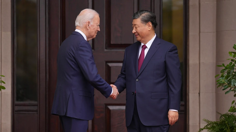 Biden a Si Ťin-pching sa po roku stretli. Chcú stabilizovať vzťahy