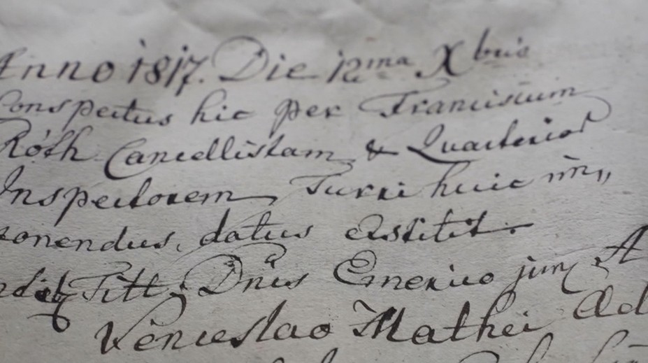 Rozlúštili záhadný odkaz vo fľaši. Vyše 200-ročná listina je napísaná v latinčine