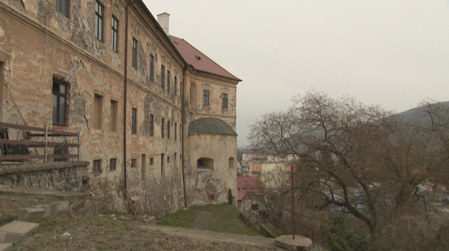 Stavba opradená množstvom legiend dodnes uchováva cenné pamiatky