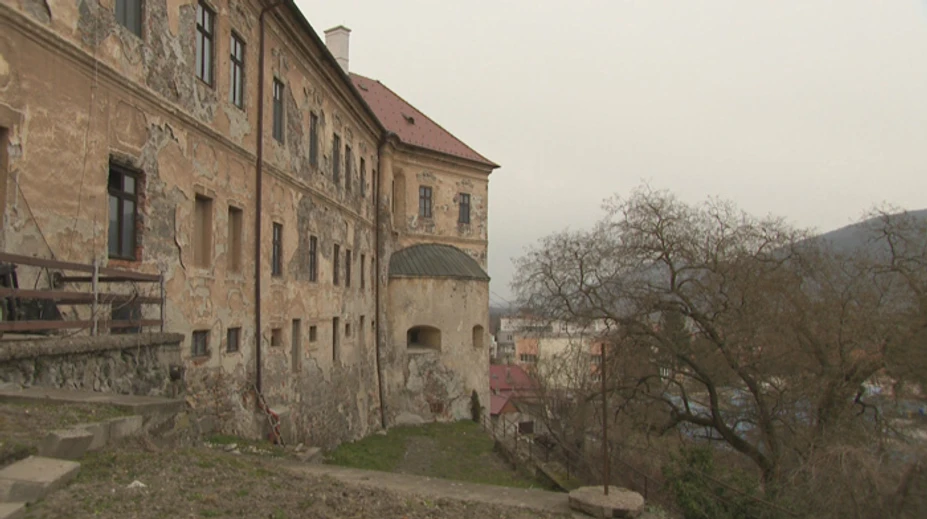 Stavba opradená množstvom legiend dodnes uchováva cenné pamiatky